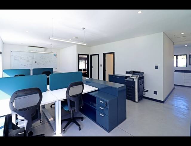 66.20M² BUSINESS TO LET IN PARKMORE